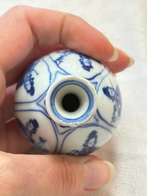 Four Chinese blue and white 'Long Eliza' miniature vases, Kangxi — photo 24