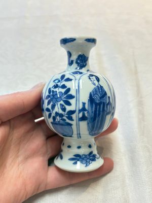 Four Chinese blue and white 'Long Eliza' miniature vases, Kangxi — photo 9