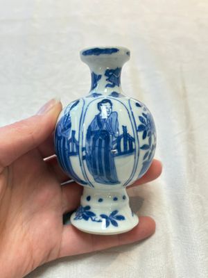 Four Chinese blue and white 'Long Eliza' miniature vases, Kangxi — photo 10