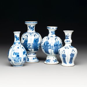Four Chinese blue and white 'Long Eliza' miniature vases, Kangxi — photo 1