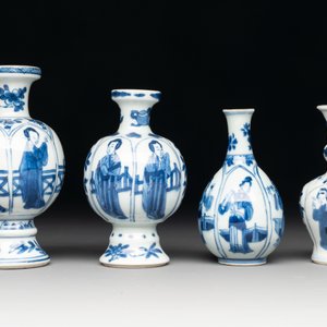 Four Chinese blue and white 'Long Eliza' miniature vases, Kangxi — photo 2