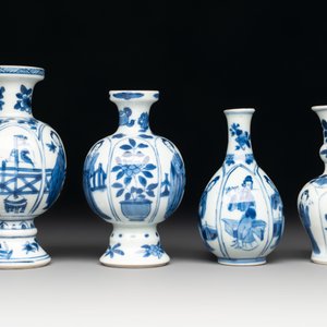 Four Chinese blue and white 'Long Eliza' miniature vases, Kangxi — photo 3