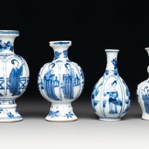 Four Chinese blue and white 'Long Eliza' miniature vases, Kangxi — photo 4