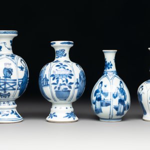 Four Chinese blue and white 'Long Eliza' miniature vases, Kangxi — photo 5