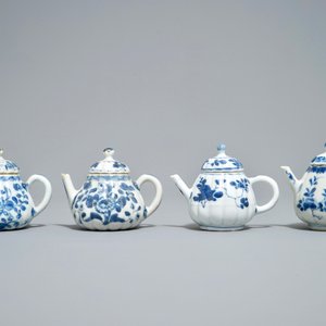 Four Chinese blue and white melon-shaped teapots, Kangxi — photo 2