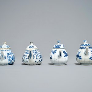 Four Chinese blue and white melon-shaped teapots, Kangxi — photo 3