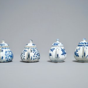 Four Chinese blue and white melon-shaped teapots, Kangxi — photo 5