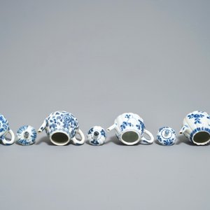 Four Chinese blue and white melon-shaped teapots, Kangxi — photo 6
