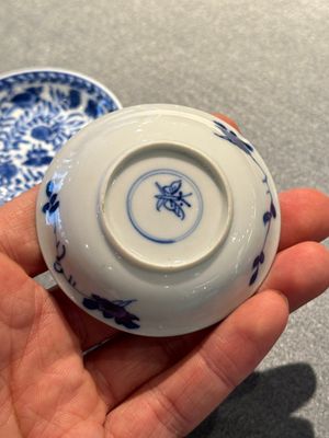 Four Chinese blue and white miniature cups and saucers, butterfly mark, Kangxi — foto 25
