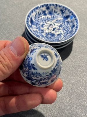 Four Chinese blue and white miniature cups and saucers, butterfly mark, Kangxi — 照片 20