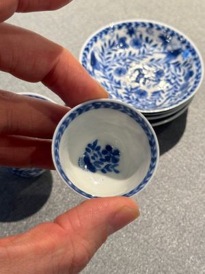 Four Chinese blue and white miniature cups and saucers, butterfly mark, Kangxi — 照片 9