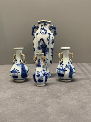 Four Chinese blue and white miniature 'Long Eliza' vases, Kangxi — 照片 1