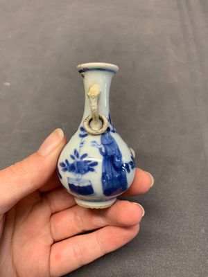 Four Chinese blue and white miniature 'Long Eliza' vases, Kangxi — 照片 11