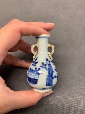Four Chinese blue and white miniature 'Long Eliza' vases, Kangxi — 照片 14