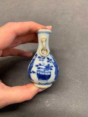 Four Chinese blue and white miniature 'Long Eliza' vases, Kangxi — 照片 15