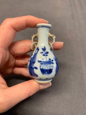 Four Chinese blue and white miniature 'Long Eliza' vases, Kangxi — 照片 16