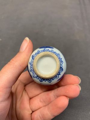 Four Chinese blue and white miniature 'Long Eliza' vases, Kangxi — 照片 19