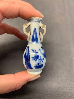 Four Chinese blue and white miniature 'Long Eliza' vases, Kangxi — 照片 20