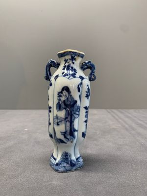 Four Chinese blue and white miniature 'Long Eliza' vases, Kangxi — 照片 2