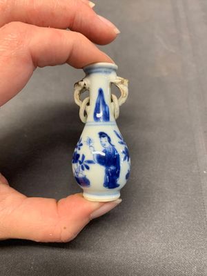 Four Chinese blue and white miniature 'Long Eliza' vases, Kangxi — 照片 22
