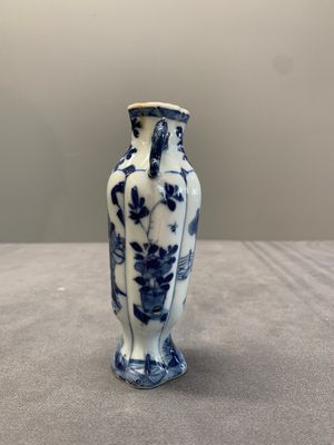 Four Chinese blue and white miniature 'Long Eliza' vases, Kangxi — 照片 3