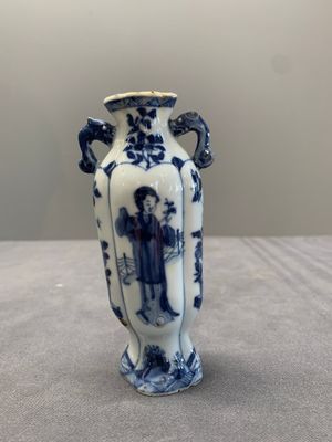 Four Chinese blue and white miniature 'Long Eliza' vases, Kangxi — 照片 4