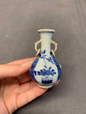 Four Chinese blue and white miniature 'Long Eliza' vases, Kangxi — 照片 8