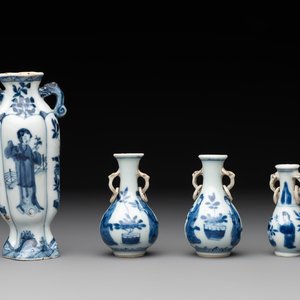Four Chinese blue and white miniature 'Long Eliza' vases, Kangxi — 照片 1