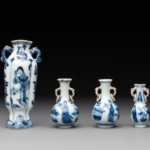 Four Chinese blue and white miniature 'Long Eliza' vases, Kangxi — 照片 3