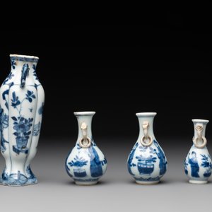 Four Chinese blue and white miniature 'Long Eliza' vases, Kangxi — 照片 4