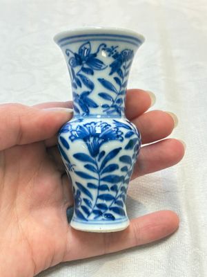 Four Chinese blue and white miniature vases, one with cover, Kangxi — 照片 12