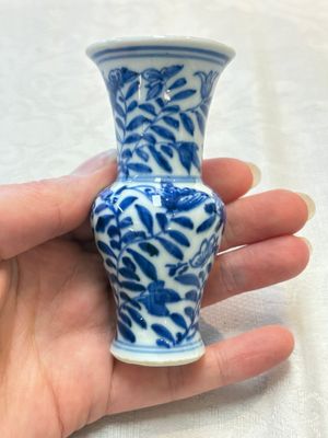 Four Chinese blue and white miniature vases, one with cover, Kangxi — 照片 13