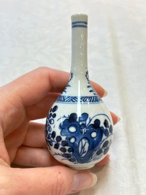 Four Chinese blue and white miniature vases, one with cover, Kangxi — 照片 16