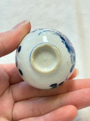 Four Chinese blue and white miniature vases, one with cover, Kangxi — 照片 21