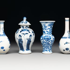 Four Chinese blue and white miniature vases, one with cover, Kangxi — 照片 4