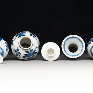 Four Chinese blue and white miniature vases, one with cover, Kangxi — photo 6