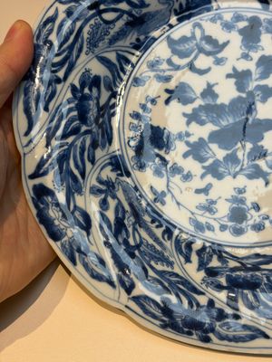 Four Chinese blue and white moulded plates with floral design, Kangxi — photo 14