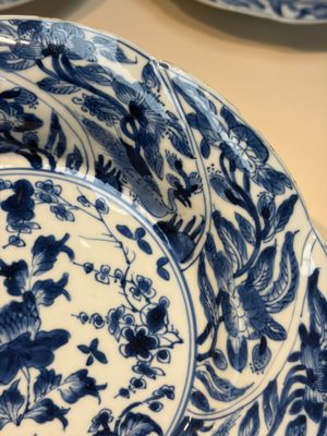 Four Chinese blue and white moulded plates with floral design, Kangxi — photo 16