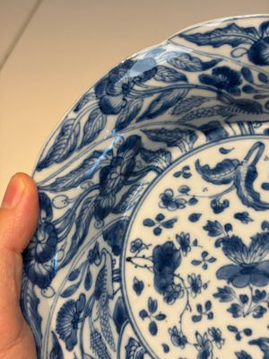 Four Chinese blue and white moulded plates with floral design, Kangxi — photo 25