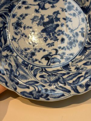 Four Chinese blue and white moulded plates with floral design, Kangxi — photo 36