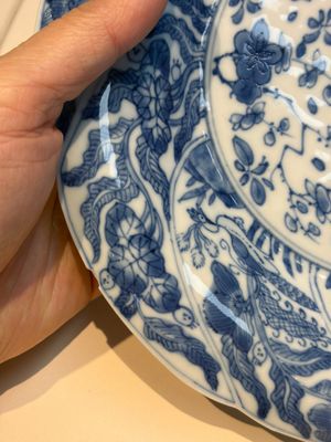 Four Chinese blue and white moulded plates with floral design, Kangxi — photo 4