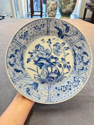 Four Chinese blue and white plates with floral design, Kangxi — photo 1