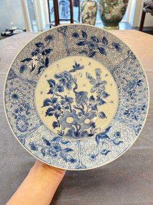 Four Chinese blue and white plates with floral design, Kangxi — photo 3