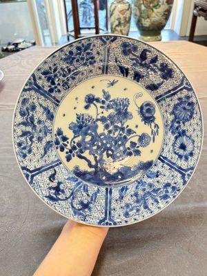 Four Chinese blue and white plates with floral design, Kangxi — photo 7