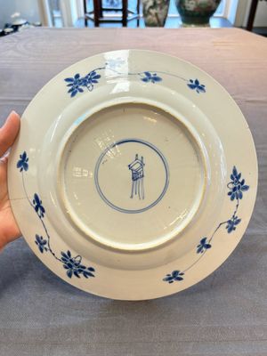 Four Chinese blue and white plates with floral design, Kangxi — photo 8