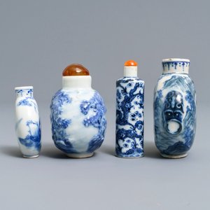 Four Chinese blue and white porcelain snuff bottles, 19/20th C. — photo 2