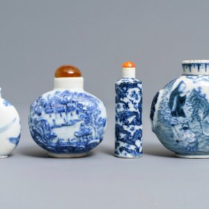 Four Chinese blue and white porcelain snuff bottles, 19/20th C. — photo 3