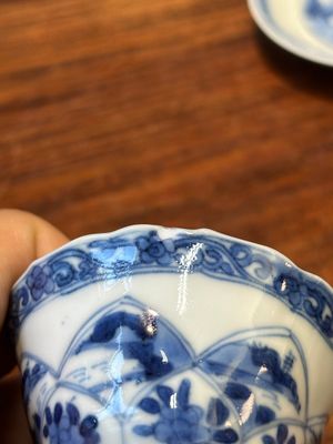 Four Chinese blue and white saucers and an 'erotic' cup, Kangxi — 照片 10