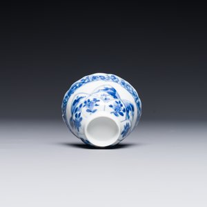 Four Chinese blue and white saucers and an 'erotic' cup, Kangxi — 照片 7