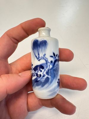 Four Chinese blue and white snuff bottles — photo 13